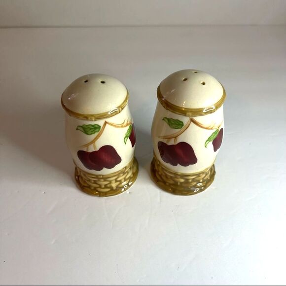 Vintage Ceramic Basket with Apple Design Salt and Pepper Shakers - Picture 2 of 6